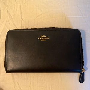 Coach Women’s Black Zip Around Wallet